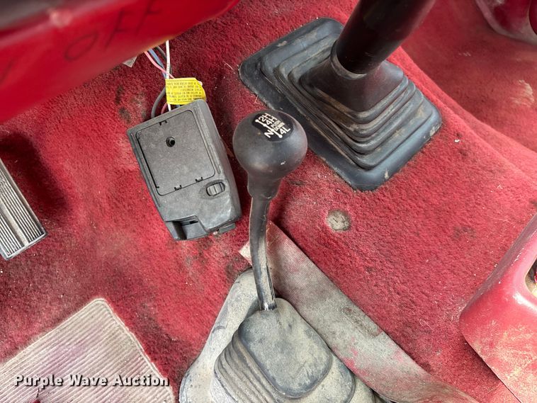 image for item FG0563 1993 Ford F350 flatbed pickup truck