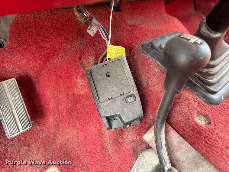 image for item FG0563 1993 Ford F350 flatbed pickup truck