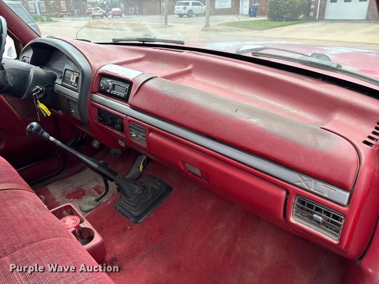 image for item FG0563 1993 Ford F350 flatbed pickup truck