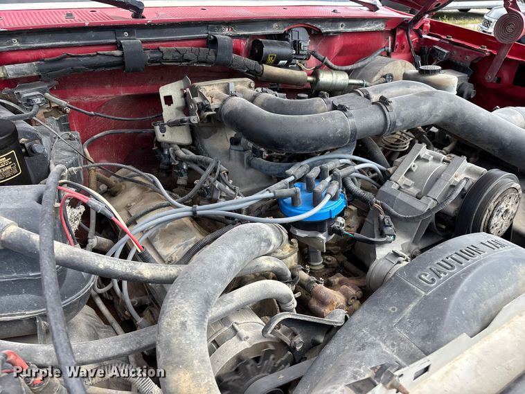 image for item FG0563 1993 Ford F350 flatbed pickup truck