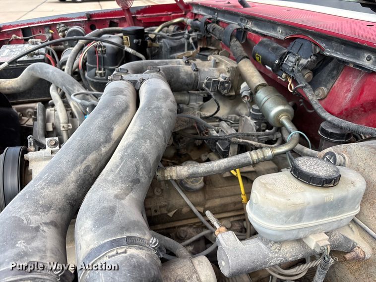 image for item FG0563 1993 Ford F350 flatbed pickup truck