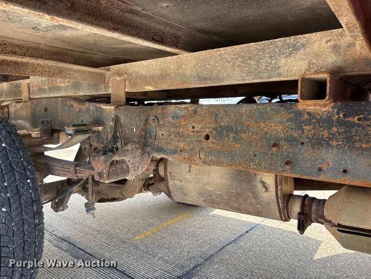 image for item FG0563 1993 Ford F350 flatbed pickup truck