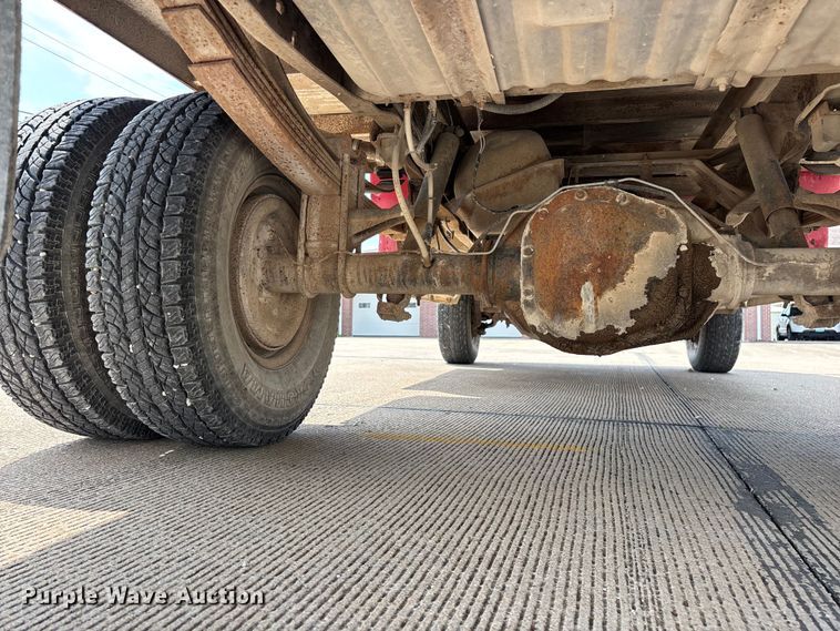 image for item FG0563 1993 Ford F350 flatbed pickup truck