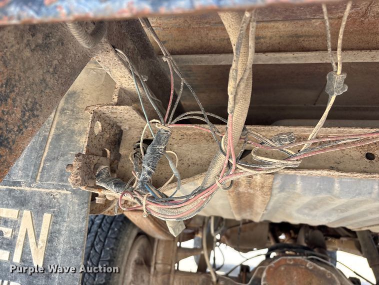 image for item FG0563 1993 Ford F350 flatbed pickup truck
