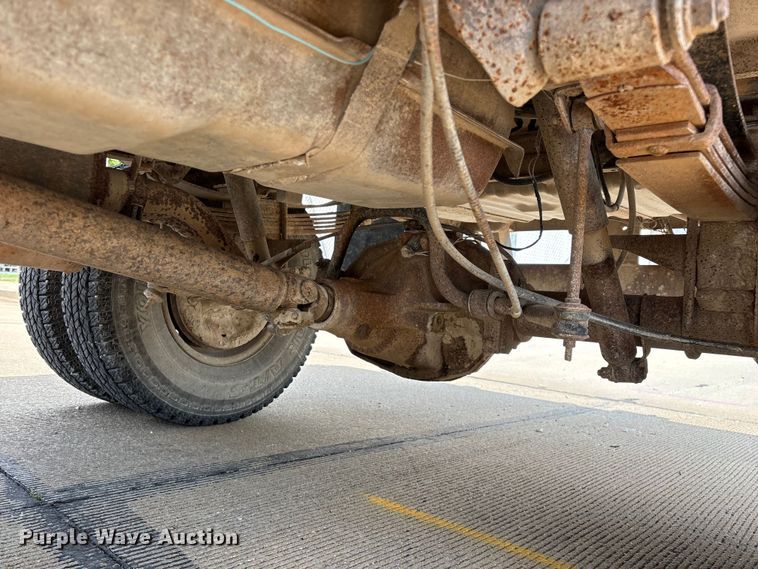 image for item FG0563 1993 Ford F350 flatbed pickup truck