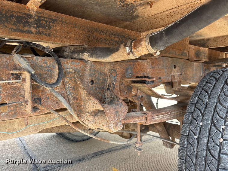 image for item FG0563 1993 Ford F350 flatbed pickup truck