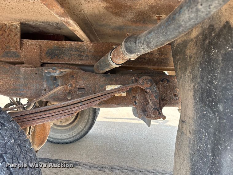 image for item FG0563 1993 Ford F350 flatbed pickup truck