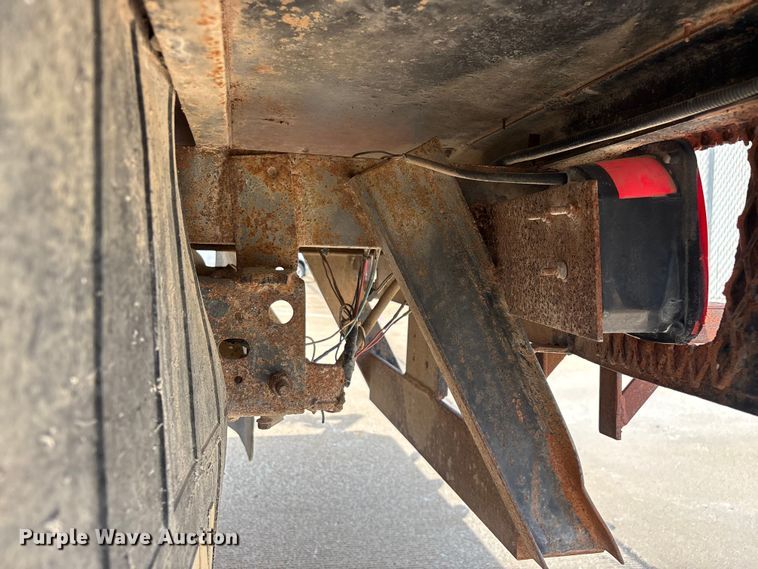 image for item FG0563 1993 Ford F350 flatbed pickup truck