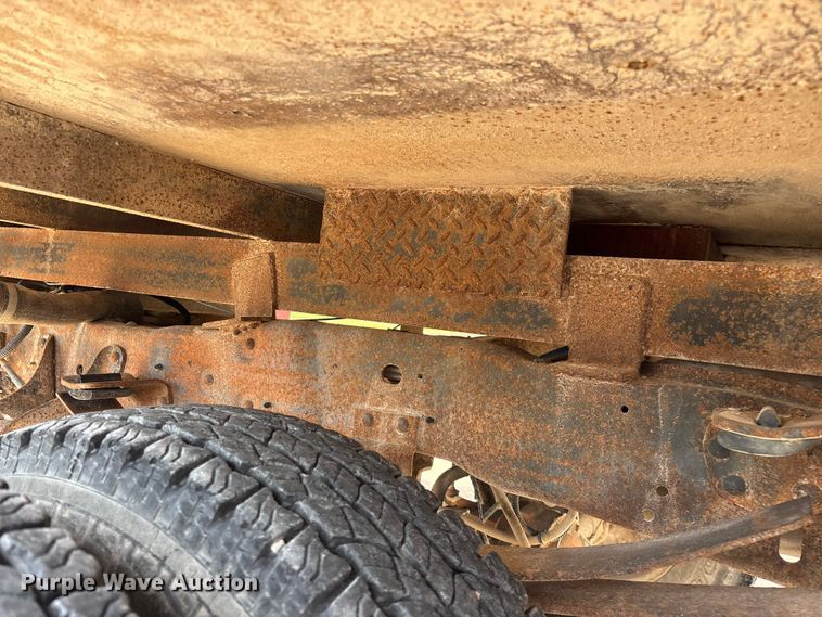 image for item FG0563 1993 Ford F350 flatbed pickup truck