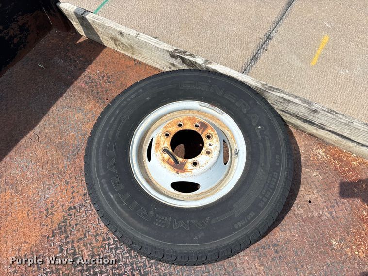 image for item FG0563 1993 Ford F350 flatbed pickup truck