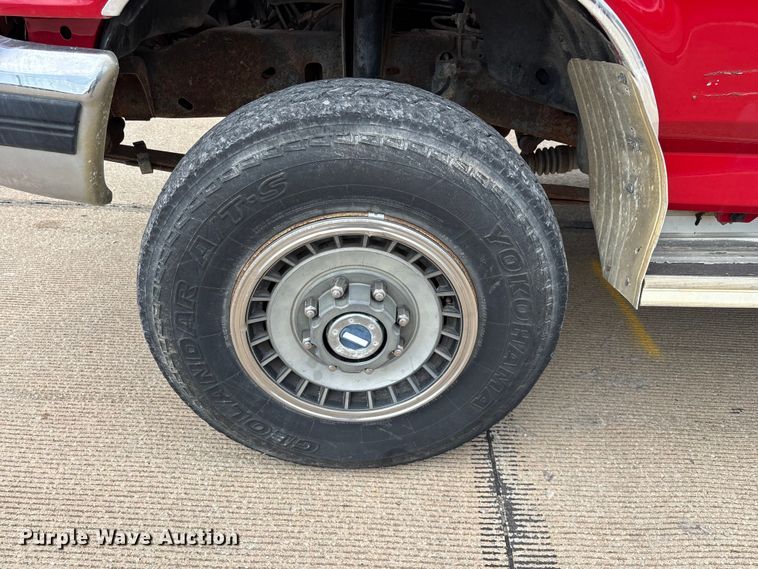 image for item FG0563 1993 Ford F350 flatbed pickup truck