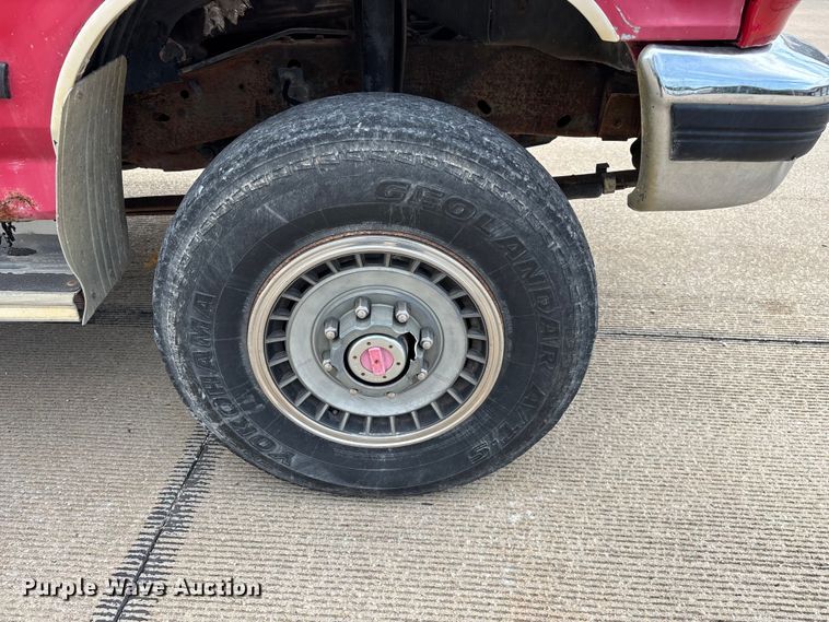 image for item FG0563 1993 Ford F350 flatbed pickup truck