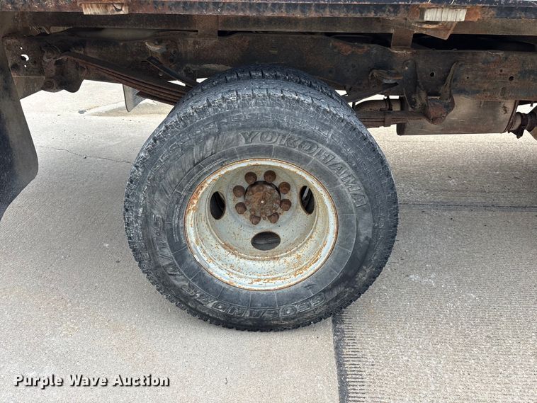 image for item FG0563 1993 Ford F350 flatbed pickup truck