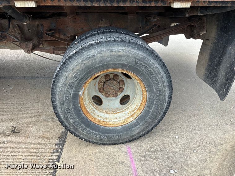 image for item FG0563 1993 Ford F350 flatbed pickup truck