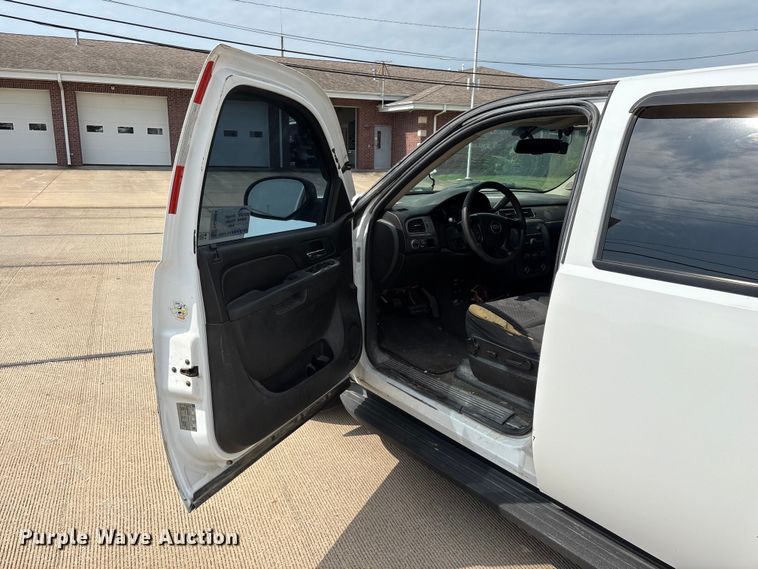 image for item FG0564 2011 Chevrolet Tahoe Police SUV