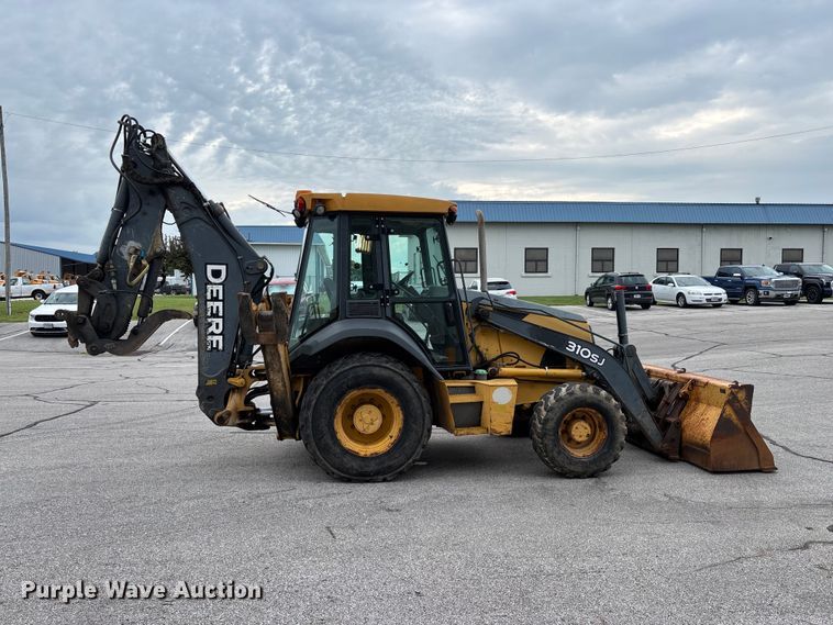 image for item FG0566 2007 John Deere 310SJ backhoe