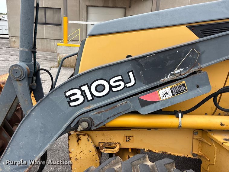 image for item FG0566 2007 John Deere 310SJ backhoe