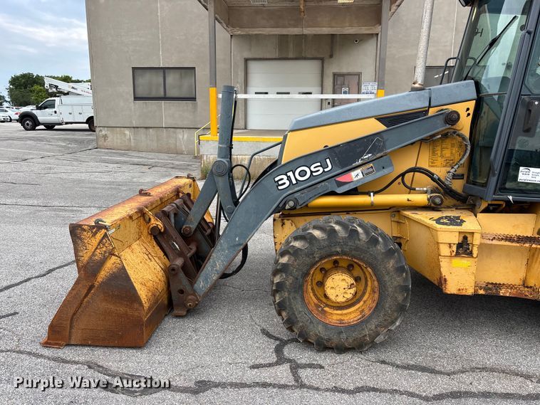 image for item FG0566 2007 John Deere 310SJ backhoe