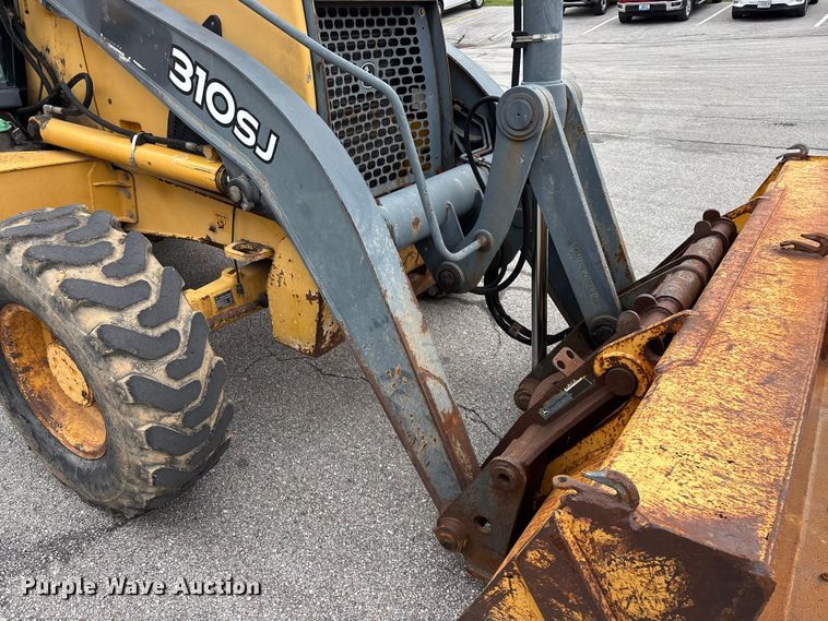 image for item FG0566 2007 John Deere 310SJ backhoe