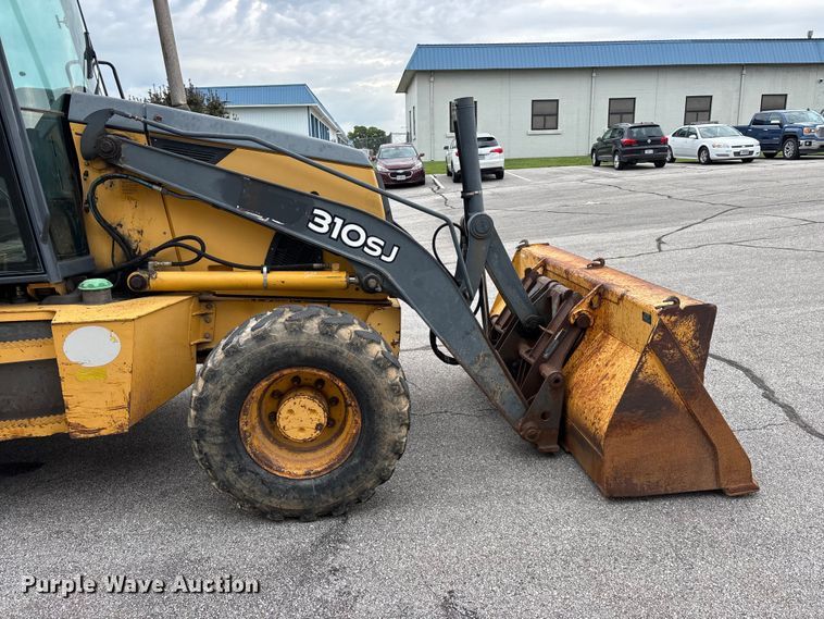 image for item FG0566 2007 John Deere 310SJ backhoe