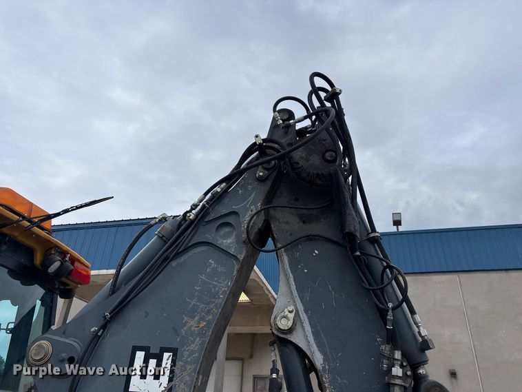 image for item FG0566 2007 John Deere 310SJ backhoe