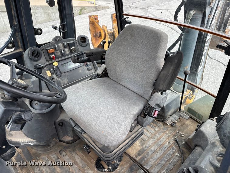 image for item FG0566 2007 John Deere 310SJ backhoe