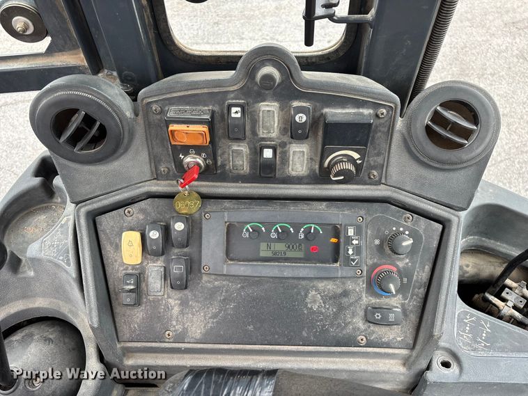 image for item FG0566 2007 John Deere 310SJ backhoe