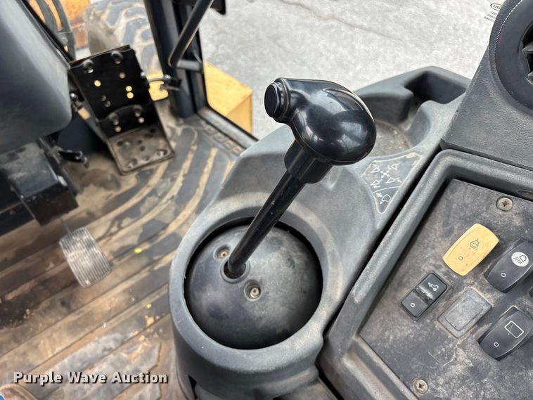 image for item FG0566 2007 John Deere 310SJ backhoe