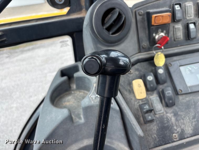 image for item FG0566 2007 John Deere 310SJ backhoe