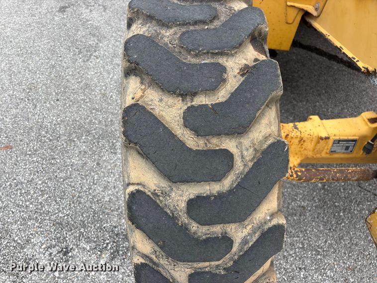 image for item FG0566 2007 John Deere 310SJ backhoe