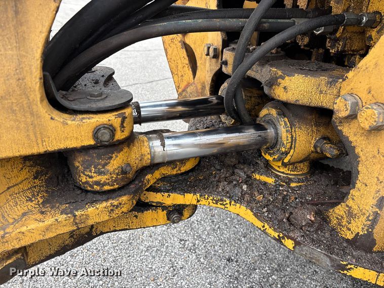 image for item FG0567 2003 John Deere 410G backhoe