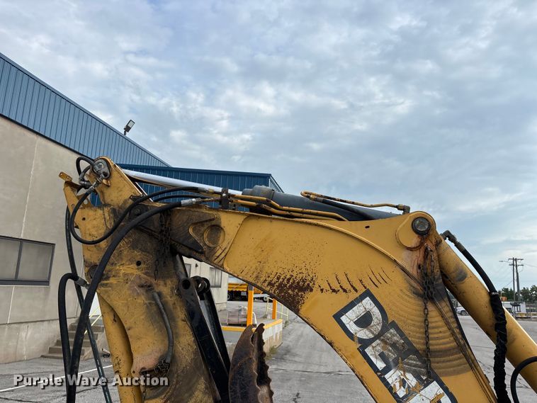 image for item FG0567 2003 John Deere 410G backhoe