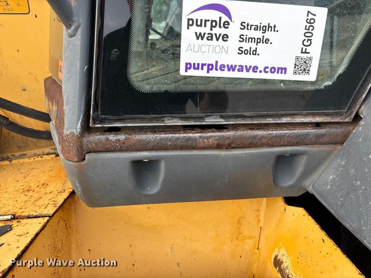 image for item FG0567 2003 John Deere 410G backhoe