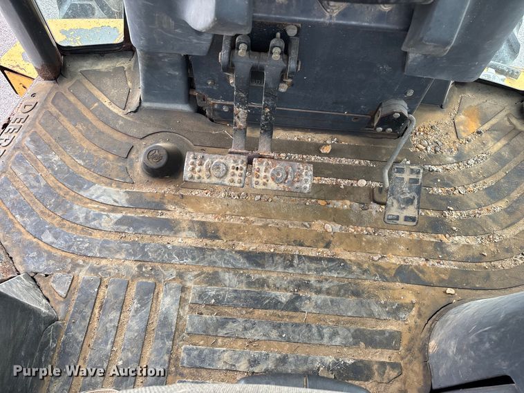 image for item FG0567 2003 John Deere 410G backhoe