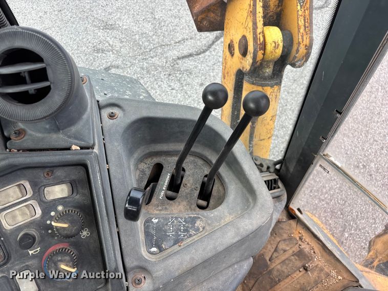 image for item FG0567 2003 John Deere 410G backhoe