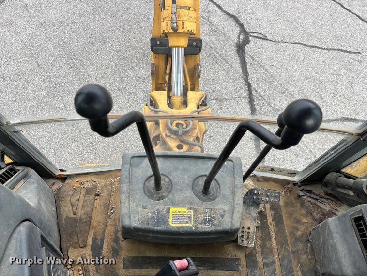 image for item FG0567 2003 John Deere 410G backhoe