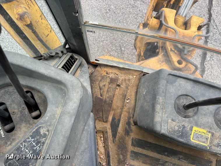image for item FG0567 2003 John Deere 410G backhoe