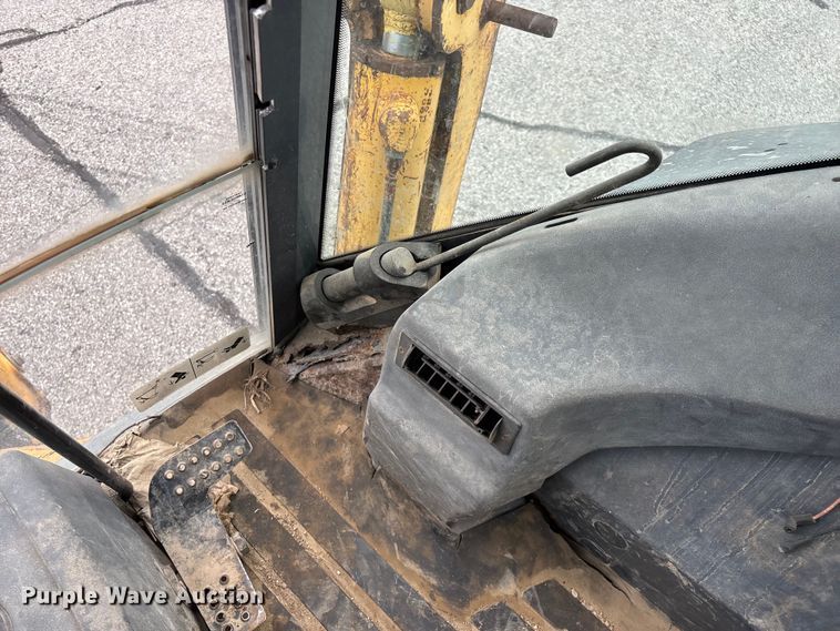 image for item FG0567 2003 John Deere 410G backhoe
