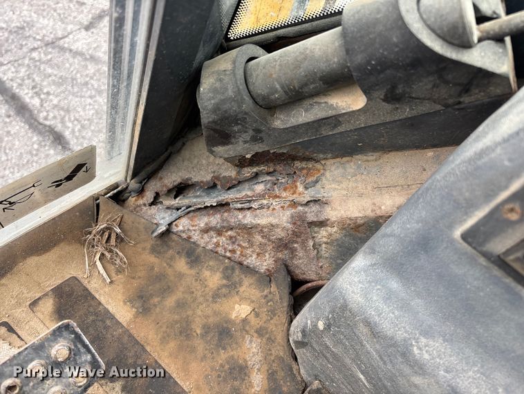 image for item FG0567 2003 John Deere 410G backhoe