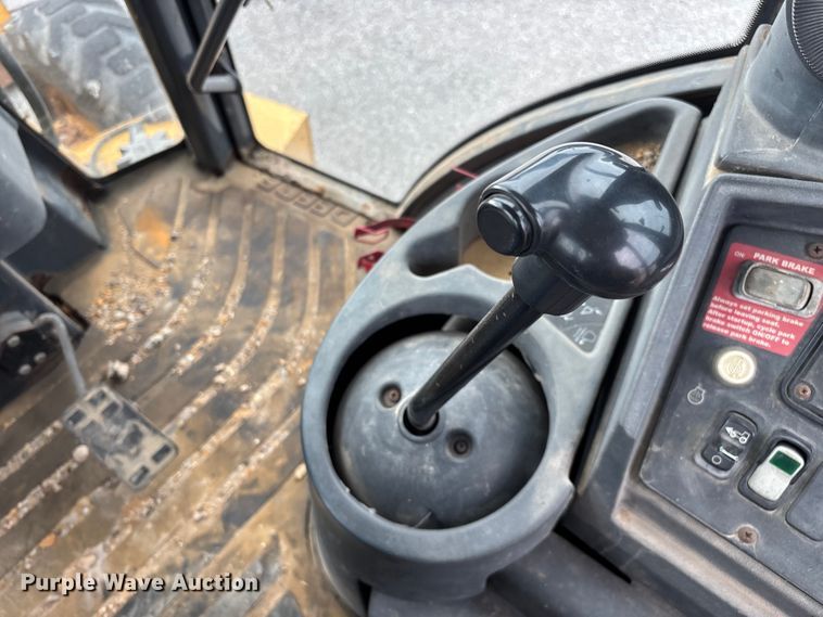image for item FG0567 2003 John Deere 410G backhoe