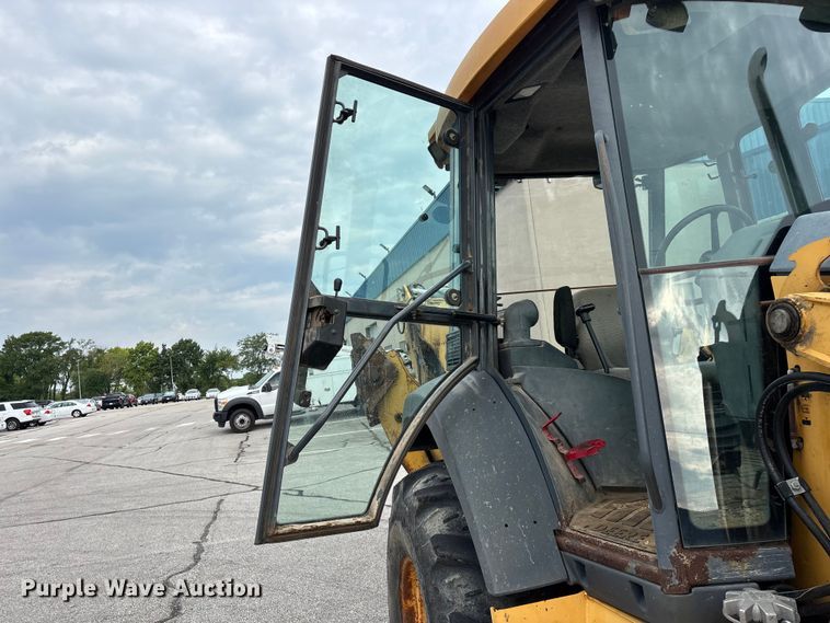 image for item FG0567 2003 John Deere 410G backhoe