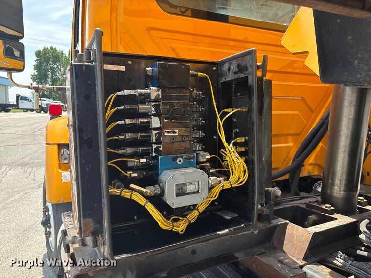 image for item FG0568 2010 International 7500 SFA dump truck