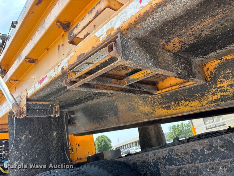image for item FG0568 2010 International 7500 SFA dump truck