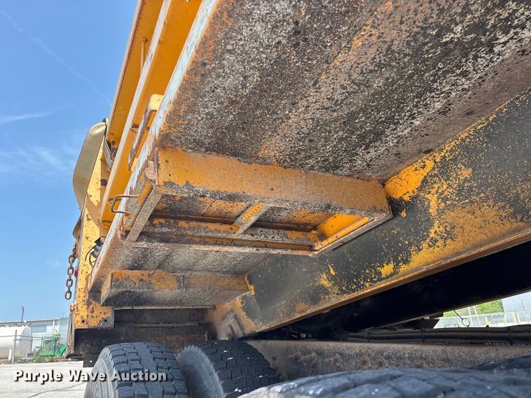 image for item FG0568 2010 International 7500 SFA dump truck