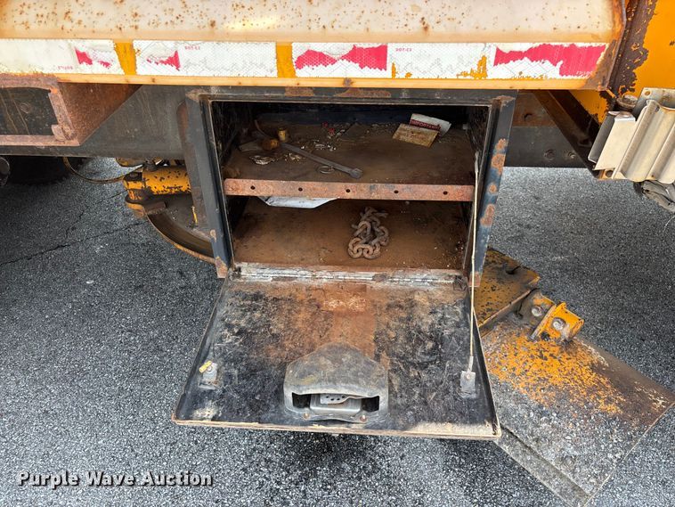 image for item FG0568 2010 International 7500 SFA dump truck