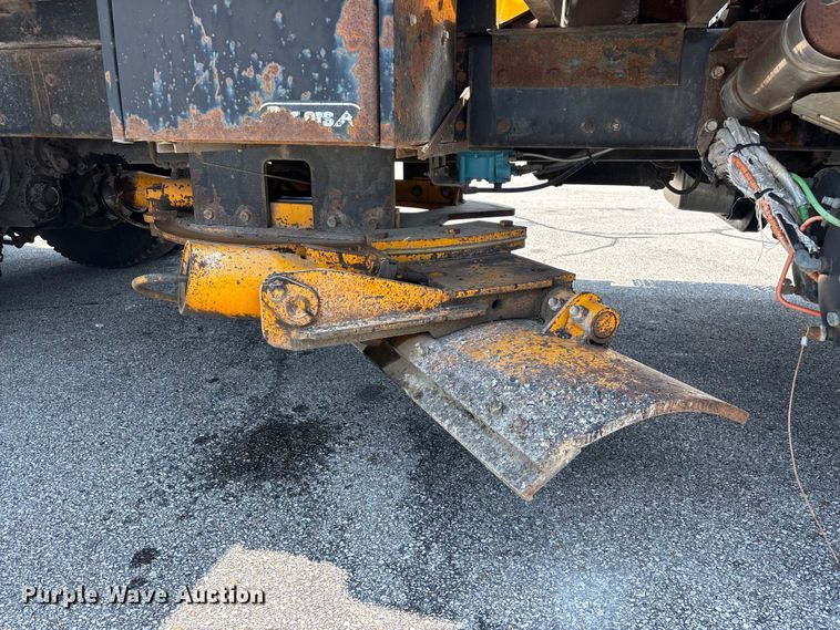 image for item FG0568 2010 International 7500 SFA dump truck
