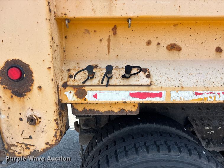 image for item FG0568 2010 International 7500 SFA dump truck