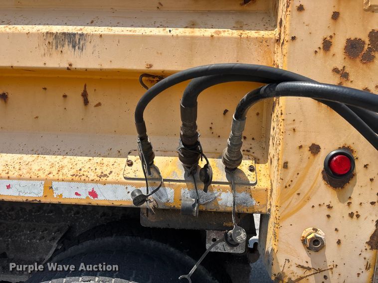 image for item FG0568 2010 International 7500 SFA dump truck