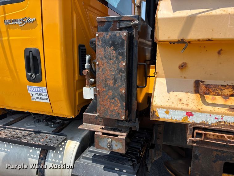 image for item FG0568 2010 International 7500 SFA dump truck