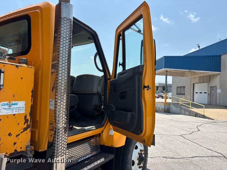 image for item FG0568 2010 International 7500 SFA dump truck